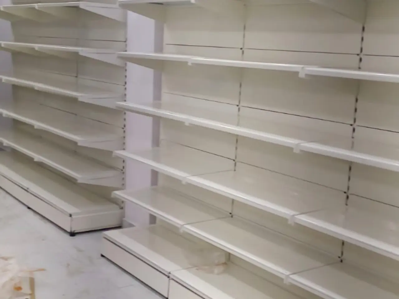 331109668_display racks installation Patna1.webp